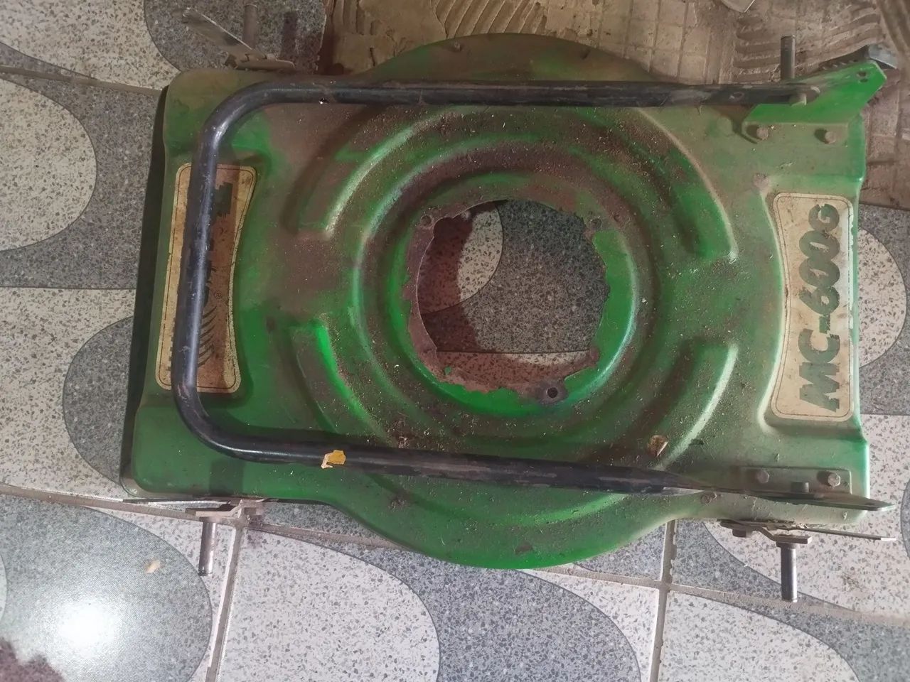 Cortador de grama a gasolina e elétrica( com defeito) - Foto 4