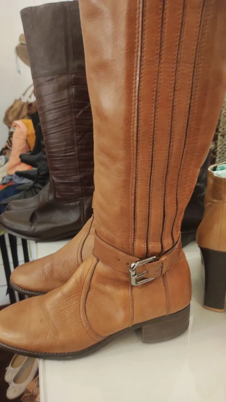 Botas de Couro Marrom - Elegância e Conforto