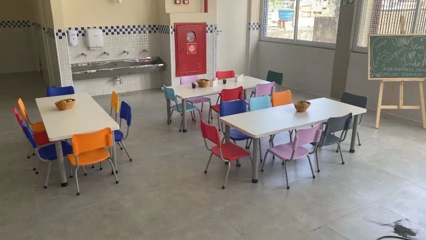 Mesa coletiva com cadeiras infantil/escolar - Foto 2