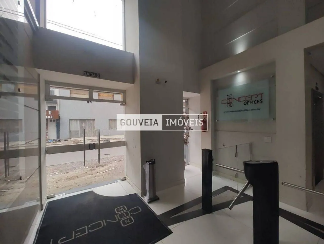 Sala Comercial com 19 m², aluguel de R$1.000 + Taxas - Centro, Curitiba (PR)