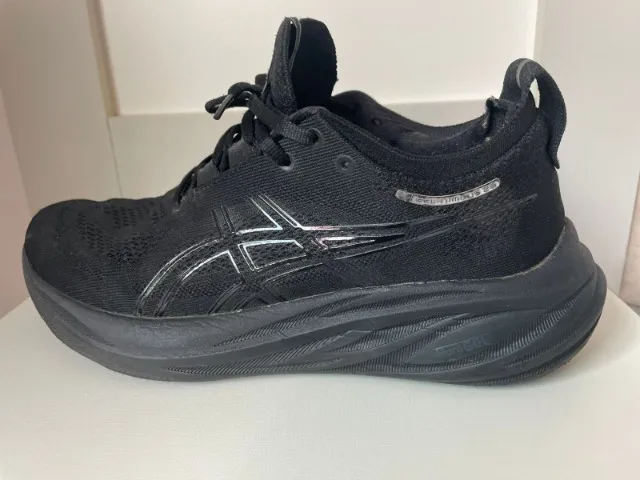 Tenis Nimbus 26