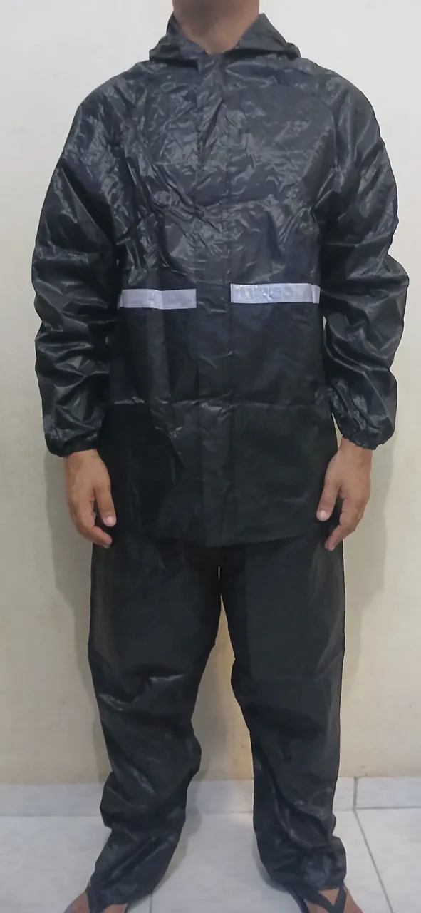Conjunto de chuva impermeável preto