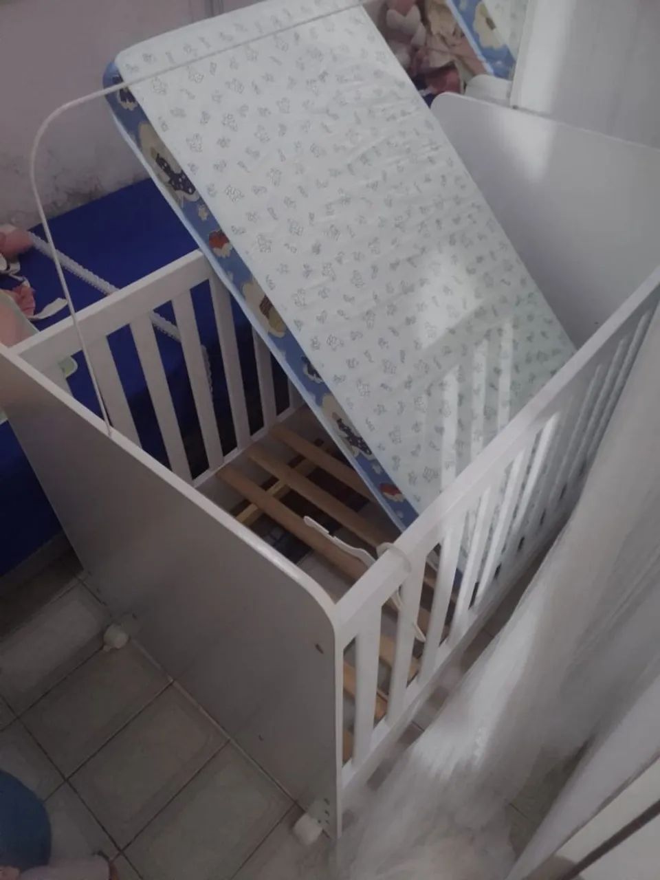 Berço branco, vira mini cama 3 em 1 - Foto 4