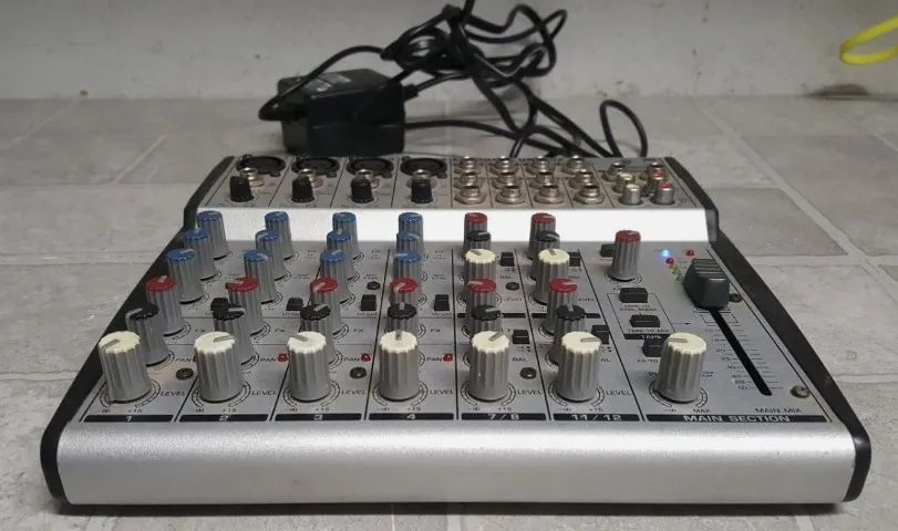 Mesa de som Behringer64169938630915122