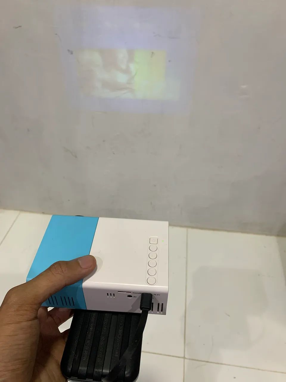 Mini projetor led 64522266796545123