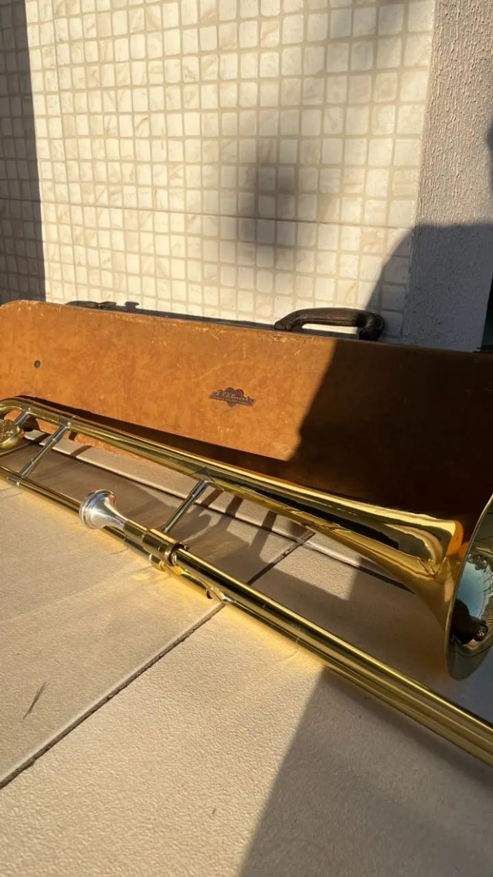 Trombone Elkhart Buescher Ind. EUA, modelo 66I