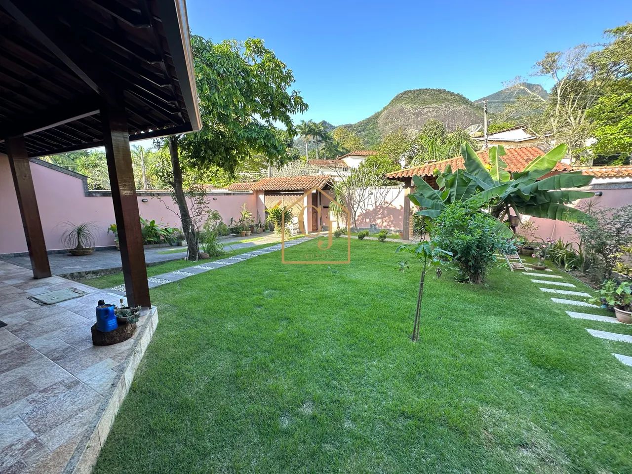 Casa com 05 quartos na Freguesia de Jacarepaguá