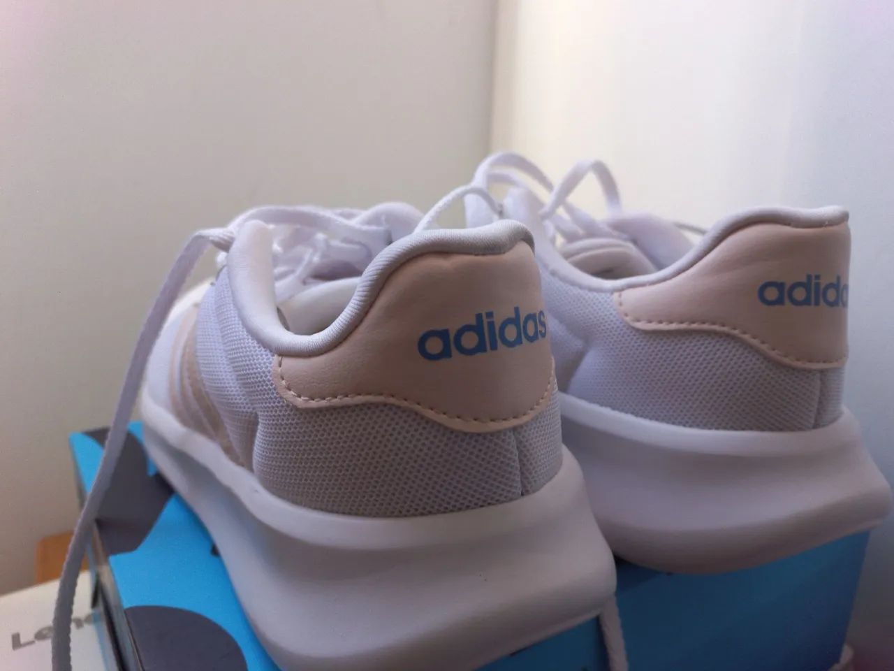 Tênis Adidas Branco e Rosa - Foto 4