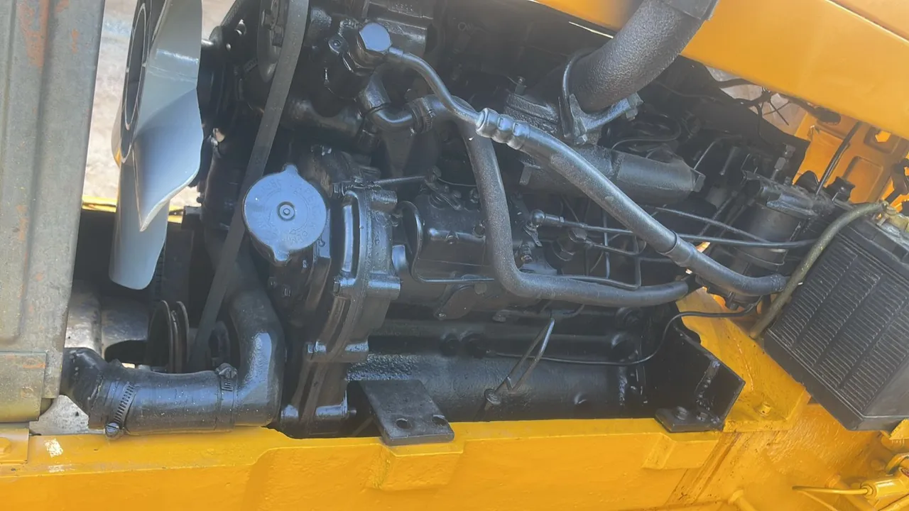 Trator de pneu CBT