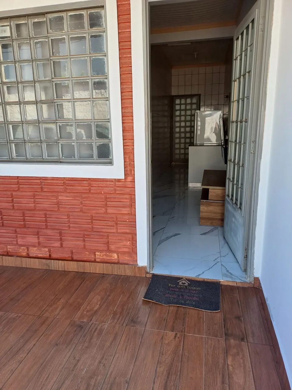 ALUGA SE KITNET MOBILIADA NA 606 SUL R$1.850