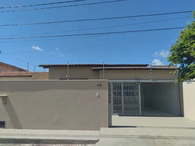 Casa para Locação em Nova Parnamirim Ampla, Segura e a 50m da Av. Abel Cabral!