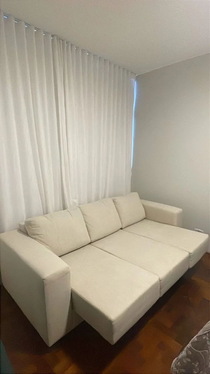 Vendo sofá 3 lugares com chaise, tecido linho, excelente estado - Foto 3
