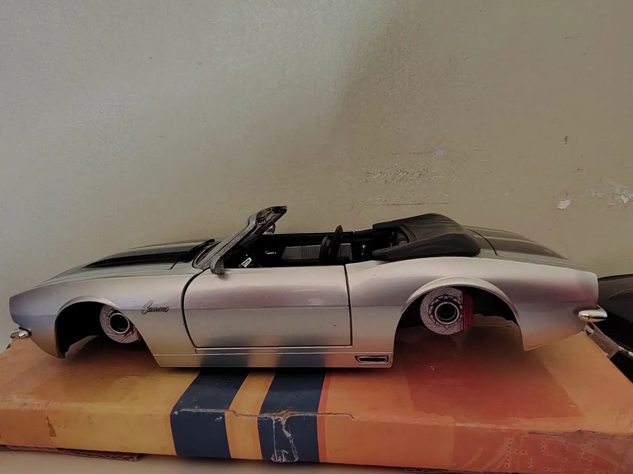 Miniatura Camaro conversível 1969 Jada 1/24 - Foto 3