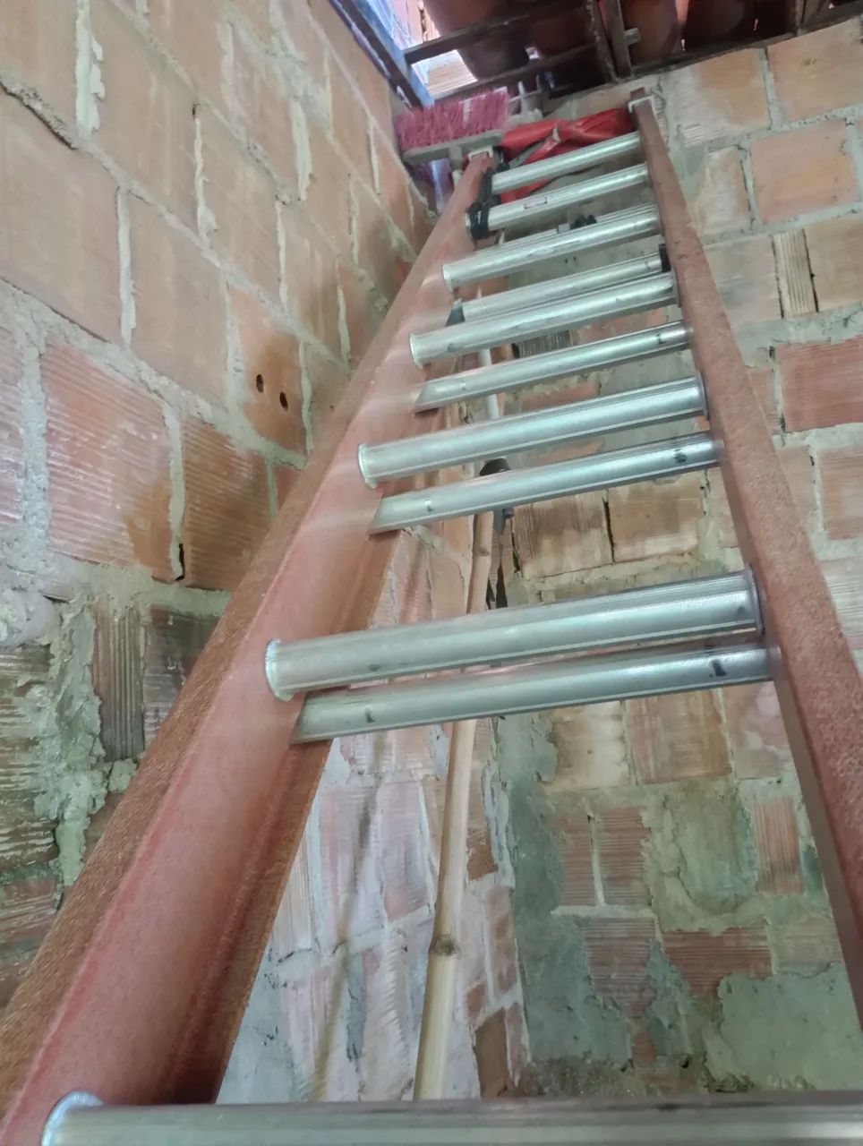 Vendo escada Extensível Bertolo 7,20x2