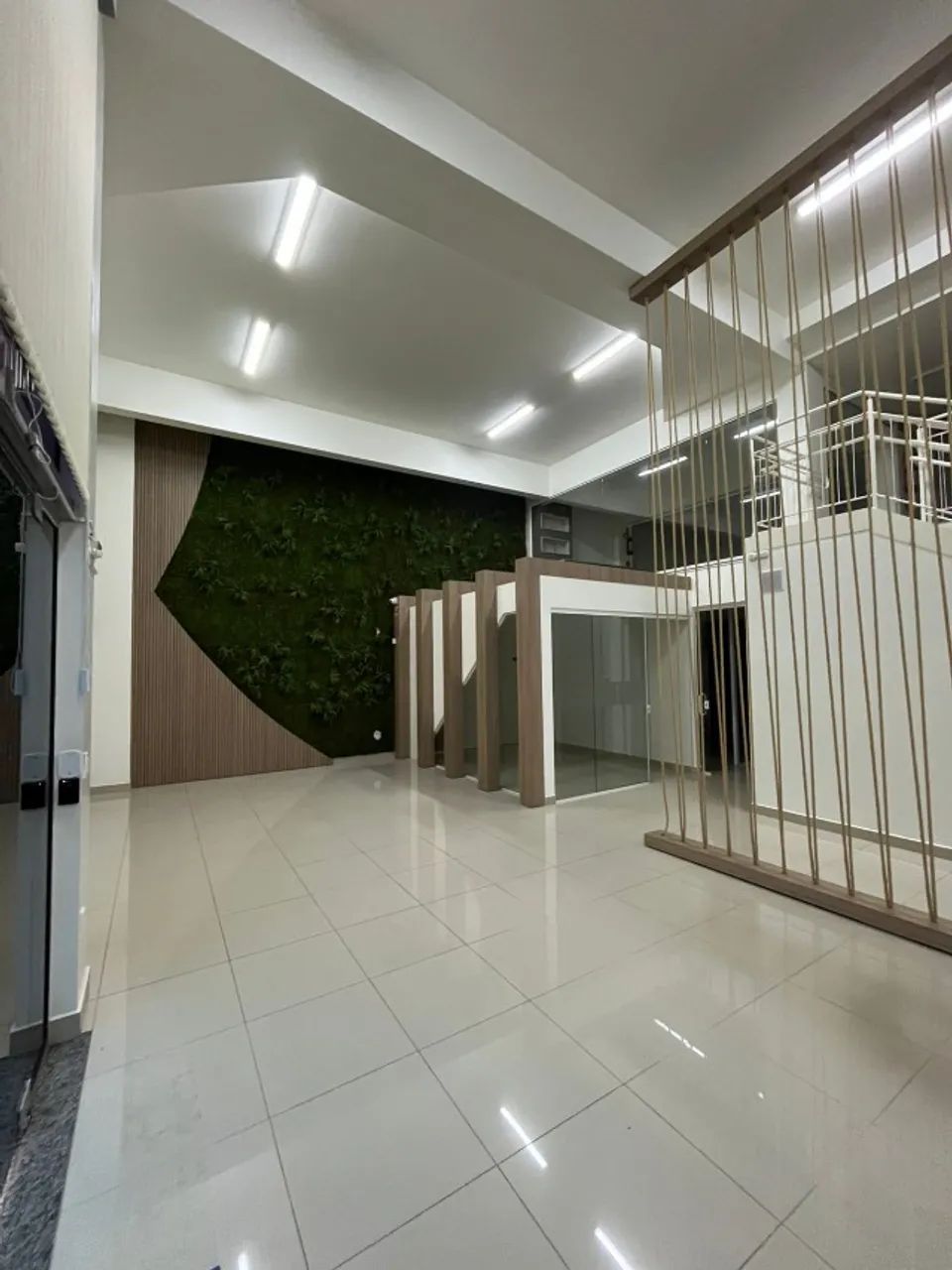 SALA COMERCIAL NO CENTRO DE CHAPECÓ, 360m2 com mezanino, 4 banheiros. - Foto 3