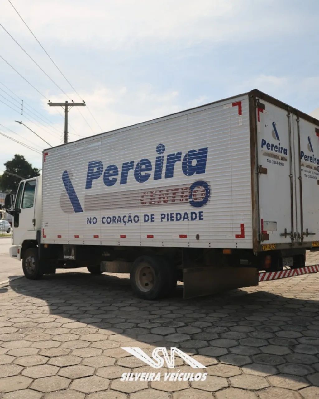 Ford Cargo 712 - Ano: 2011 - Baú - Foto 3