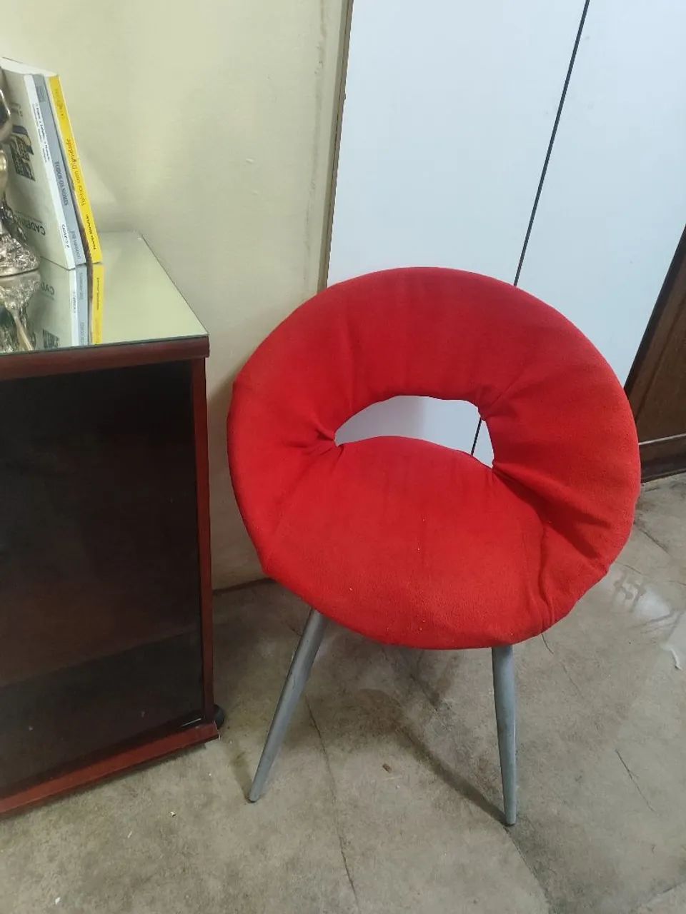 Rack simples e poltrona vermelha  - Foto 4