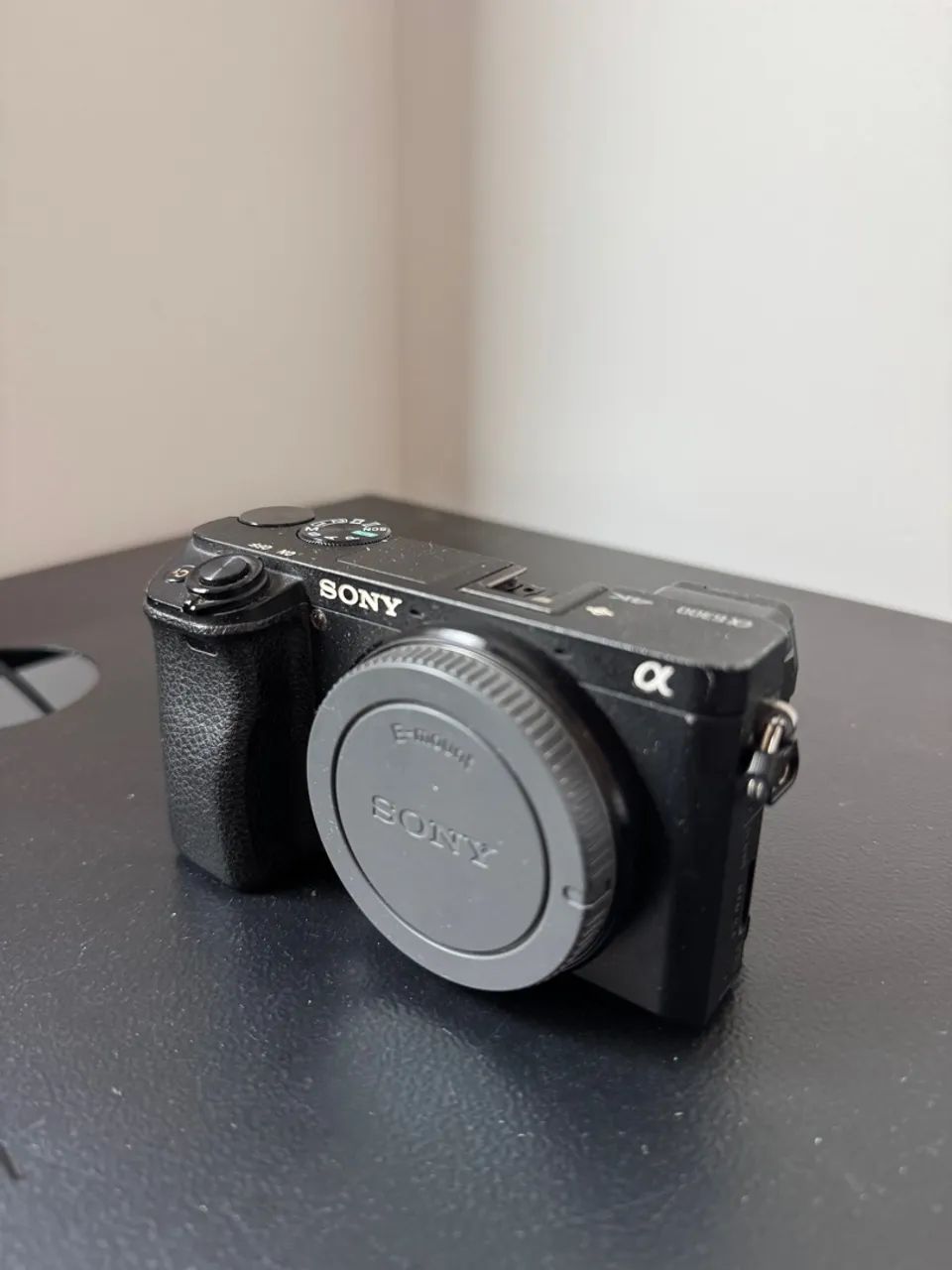 Câmera Sony a6300. 