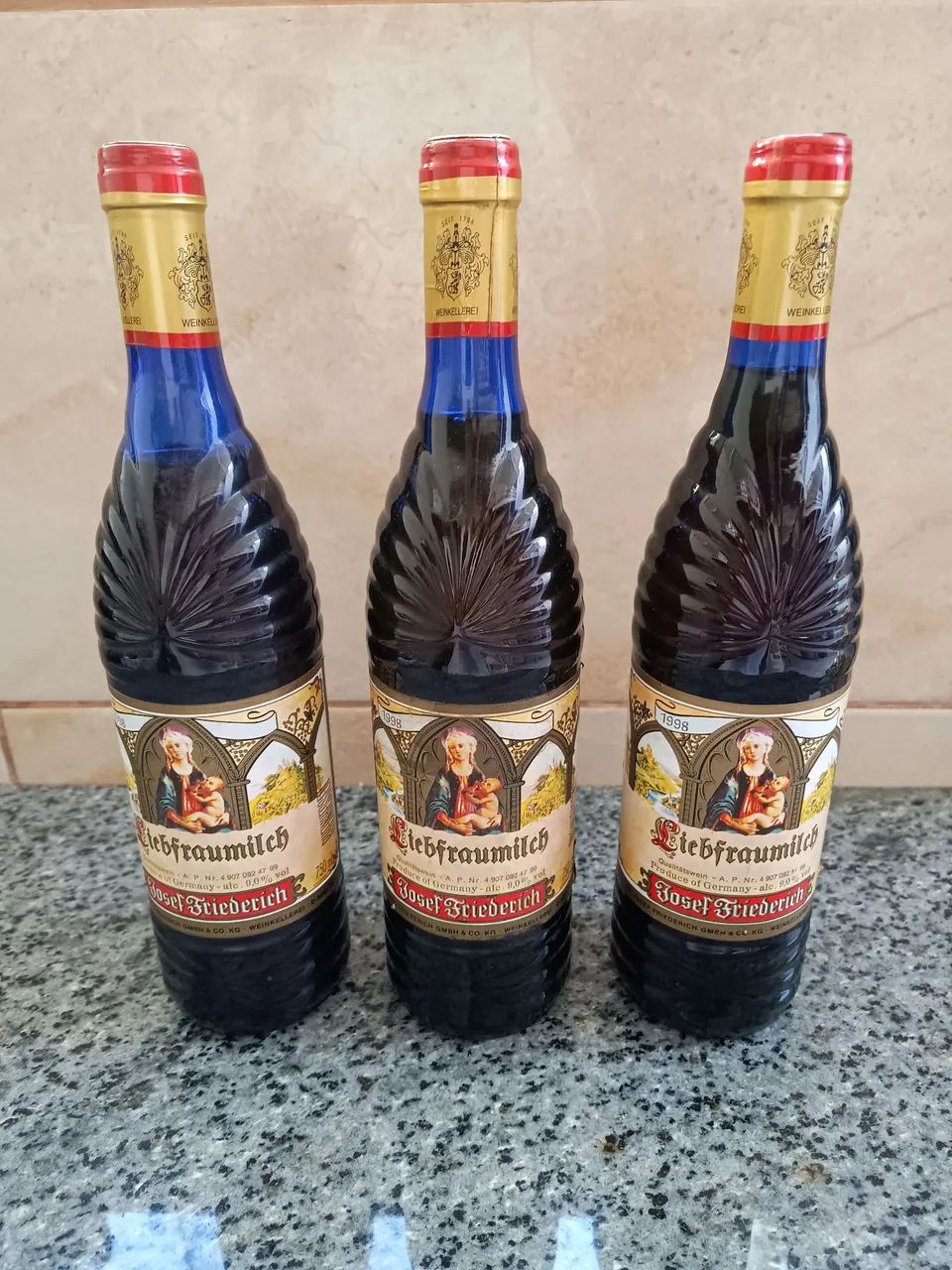 Vendo três Vinhos Josef Friederich Liebfraumilch 750ml. Leia.
