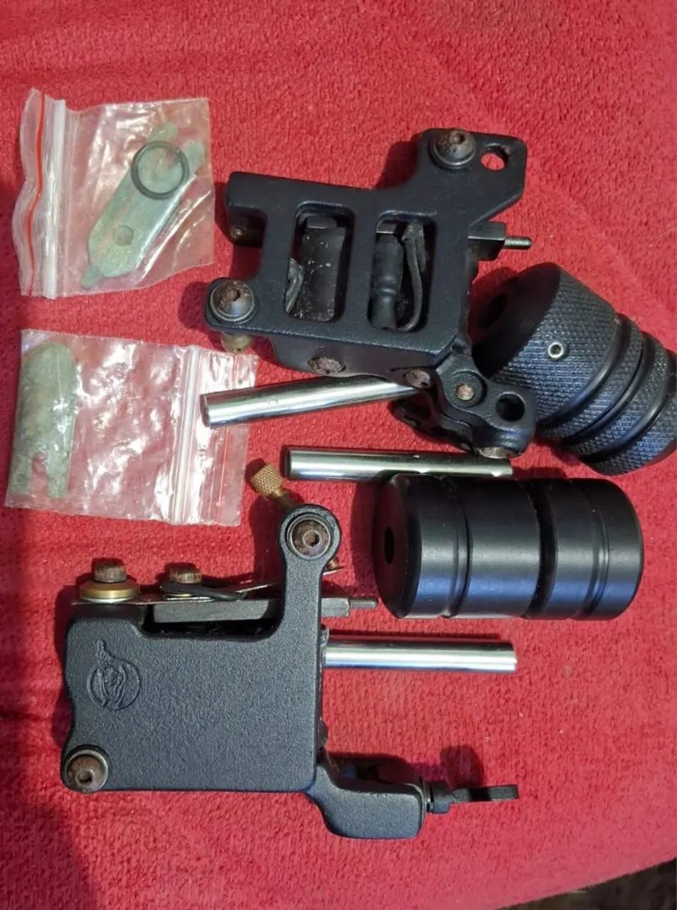 Kit 2 Máquinas de Tatuagem de Bobina + Grips e Acessórios