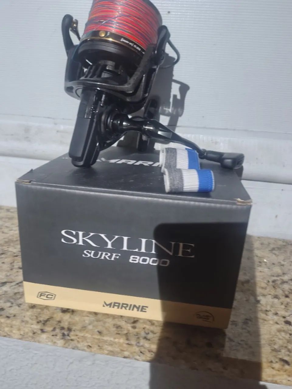 Molinete Skyline Surf 8000 com linha multifilamento  - Foto 4