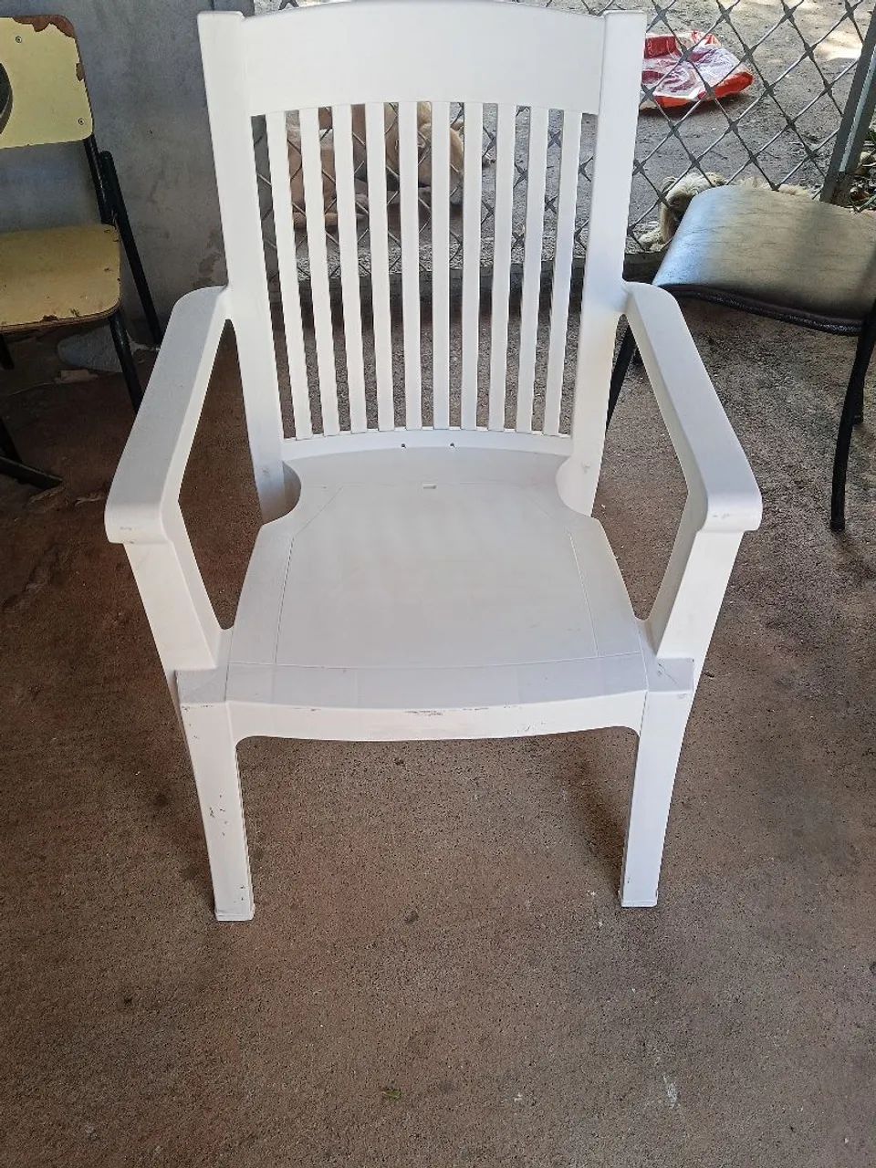 Vendo cadeira poltrona de prastico 