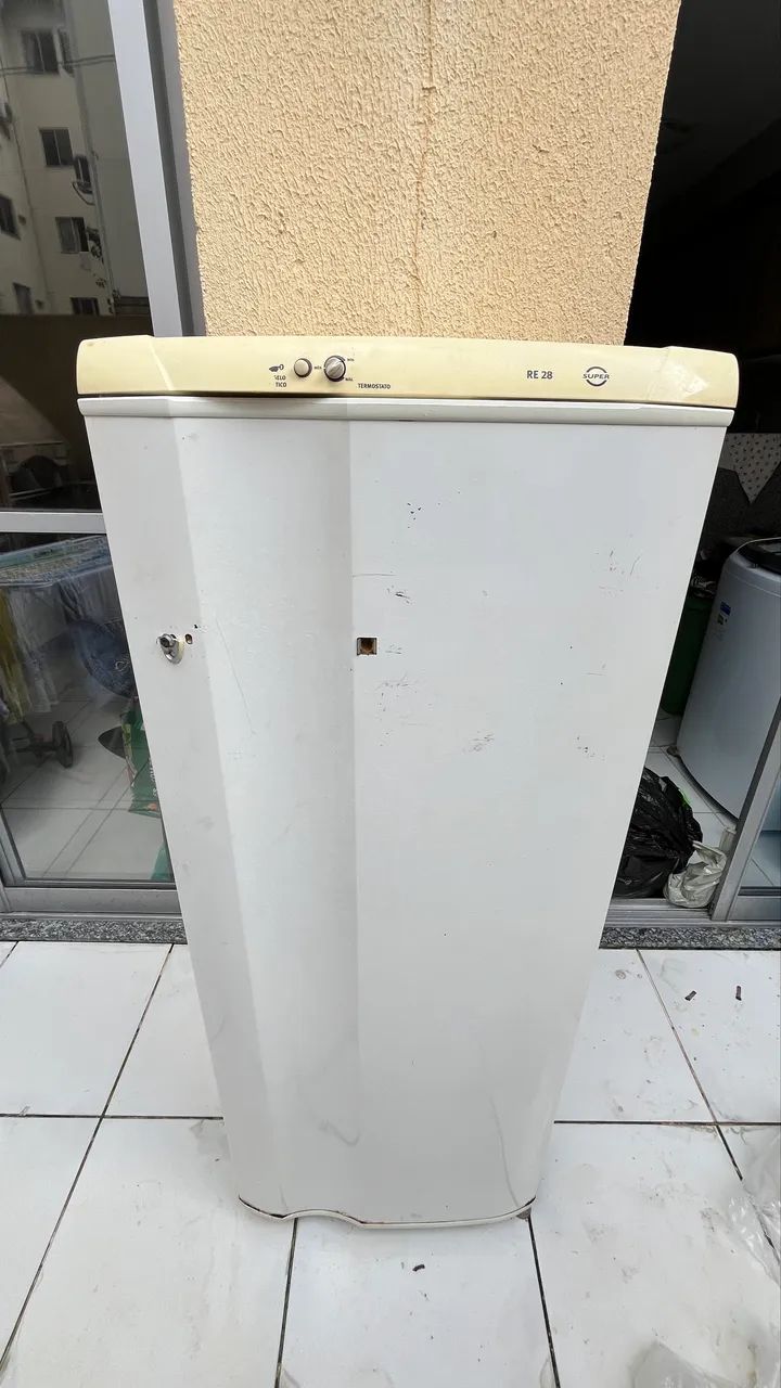 Geladeira Eletrolux RE28