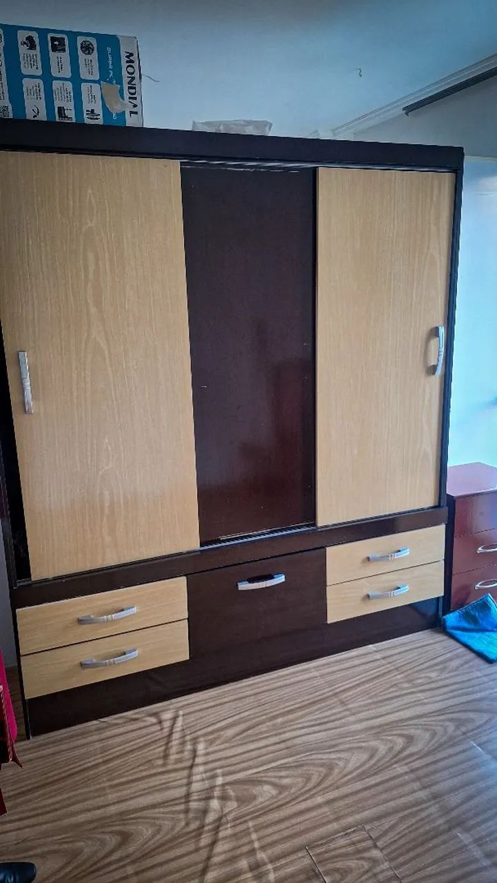 Guarda roupa e criado mudo