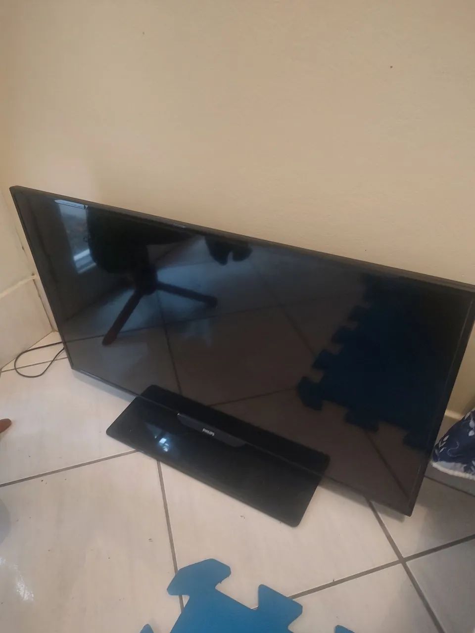 TV Philips 40" + aparelho streaming Roku