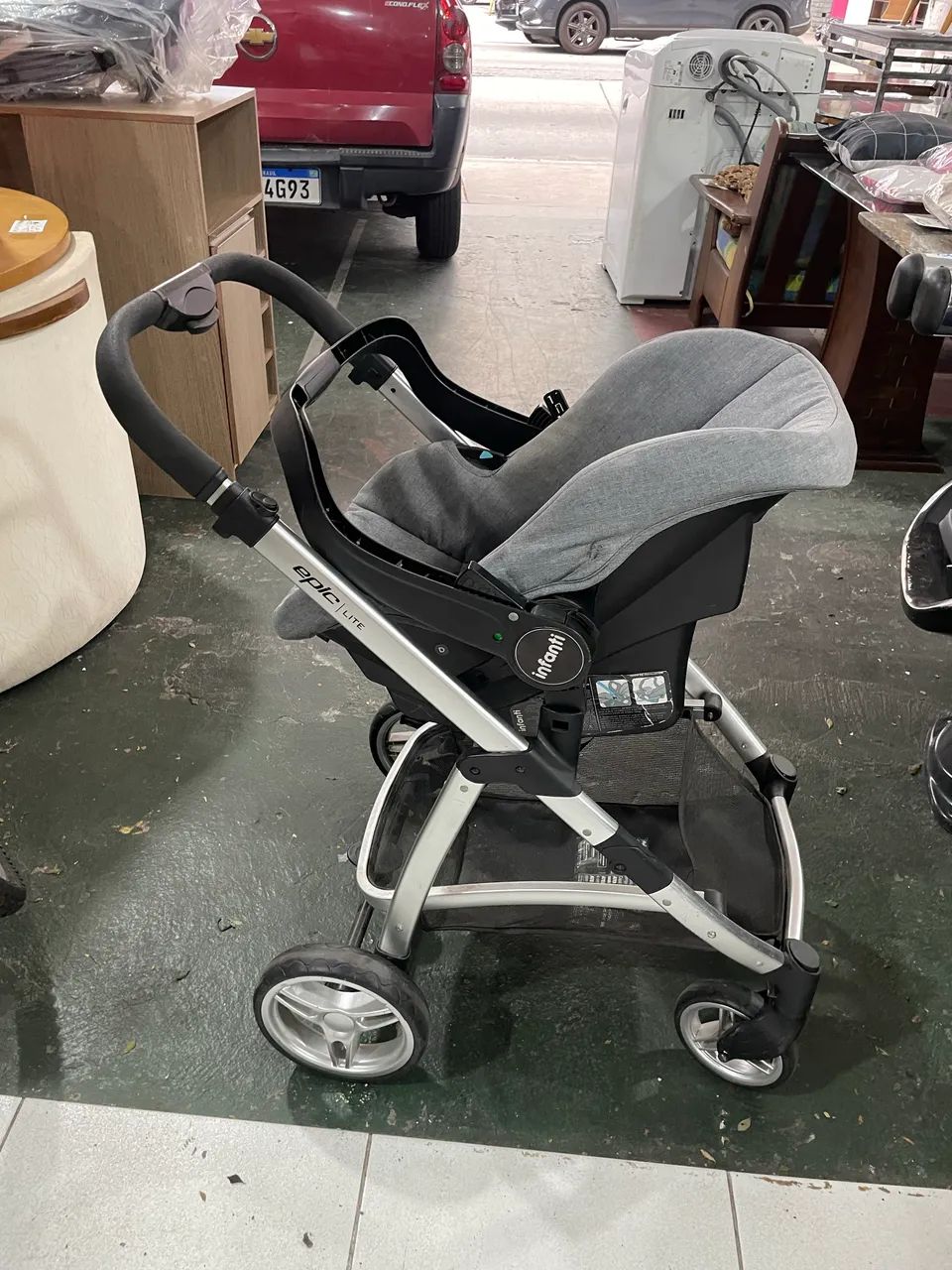 Carrinho de Bebê Epic Lite Dobrável com Bebê Conforto  - Foto 3