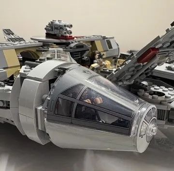 Millennium Falcon 1381 peças Montada Usada-Não é LEGO 75105 - Foto 5