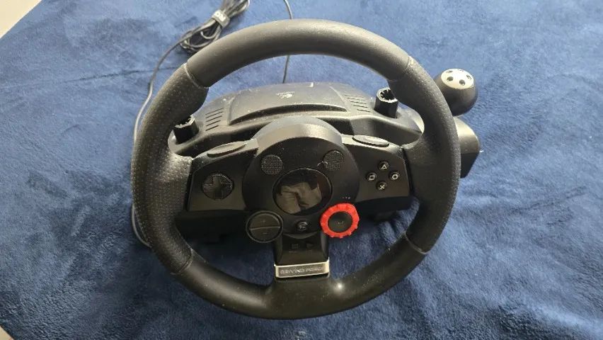 Volante Logitech GT Force Feedback. 900º com pedal e cambio.