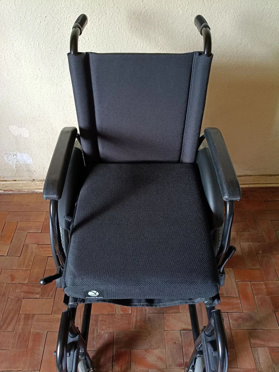 Cadeira de Rodas Ortobras Sem uso! Dobrável  - Foto 3