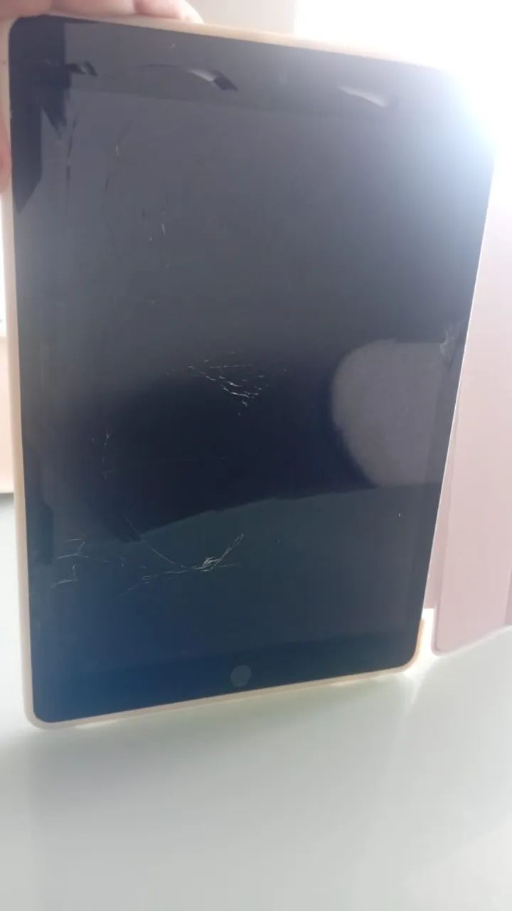 iPad 9ª Geração 64GB Prata - Vidro Trincado - Funcionando - Foto 2