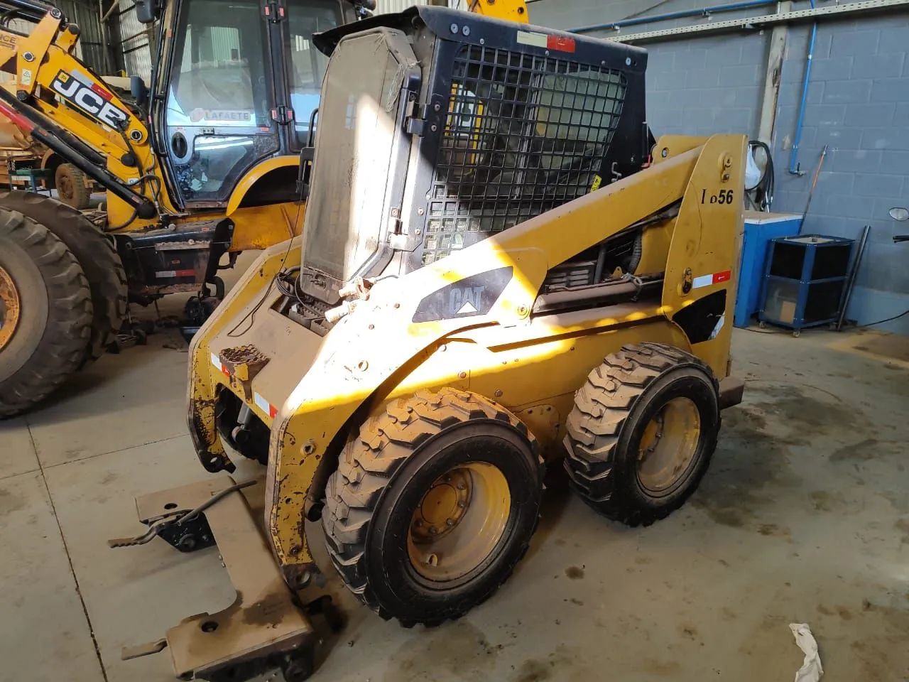 Mini Escavadeira Caterpillar 236 - Foto 2