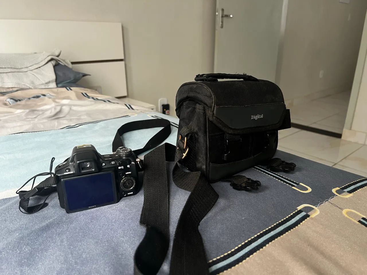 Câmera fotográfica DSC-H50