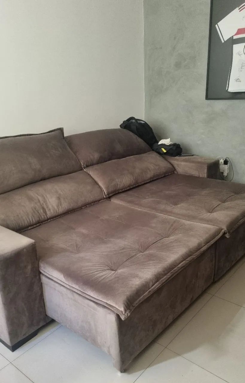Sofá retrátil com assentos reclináveis marrom 
