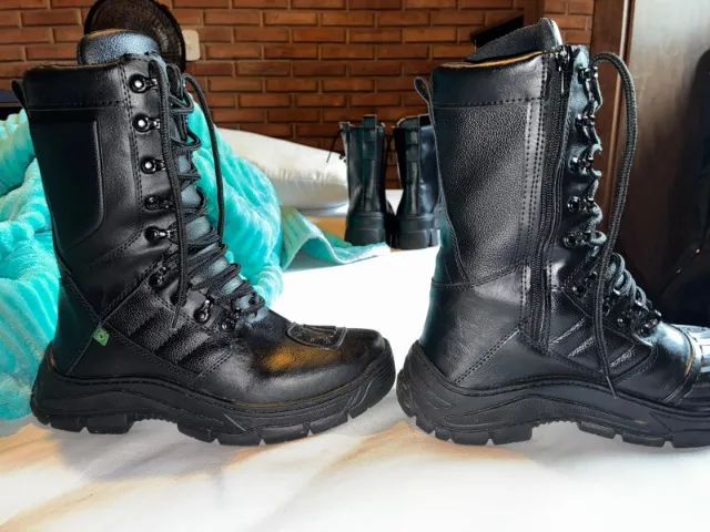 Bota coturno cano alto