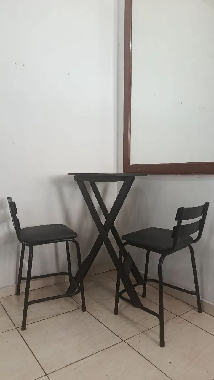 Mesa e cadeiras 
