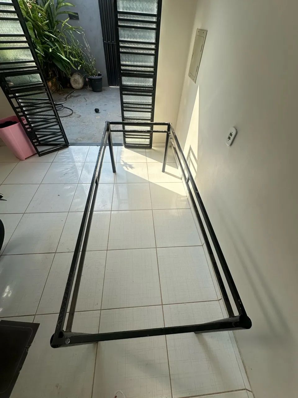 Mesa com tampo de vidro preto fumê - Foto 2