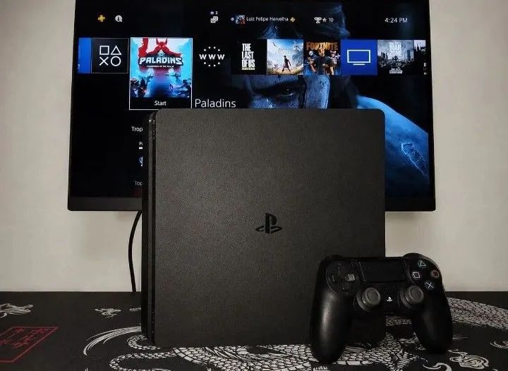 Vendo um PS4 com bloqueado 