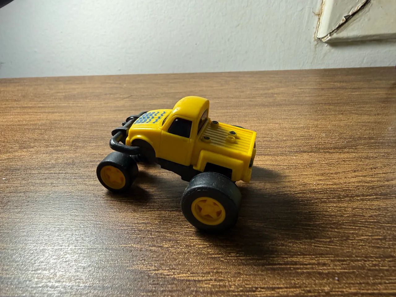 Carrinho com rodas móveis miniatura anos 90  - Foto 4