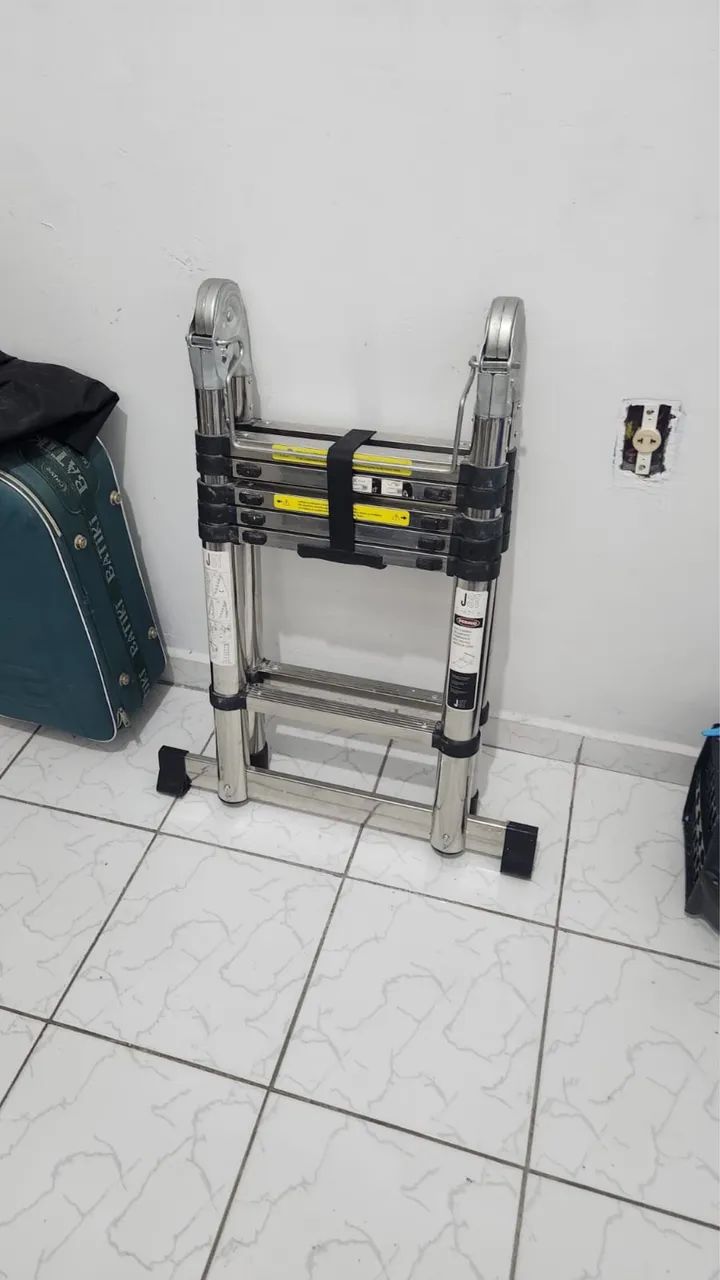 Escada telescópica dobrável no precinho - Foto 3