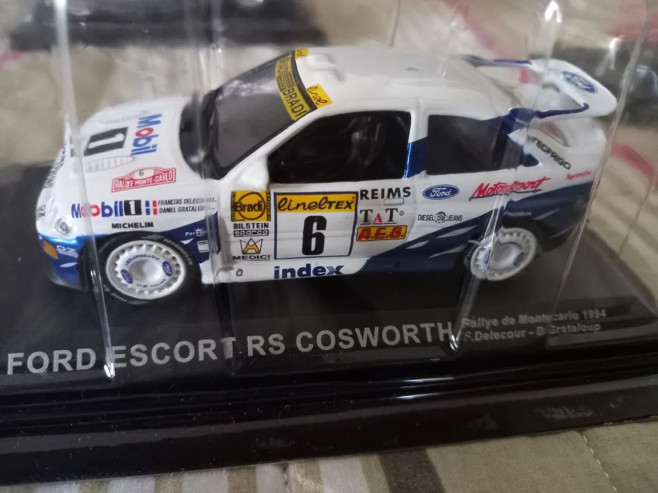 Miniatura Ford Escort RS Cosworth 1994 escala 1/43