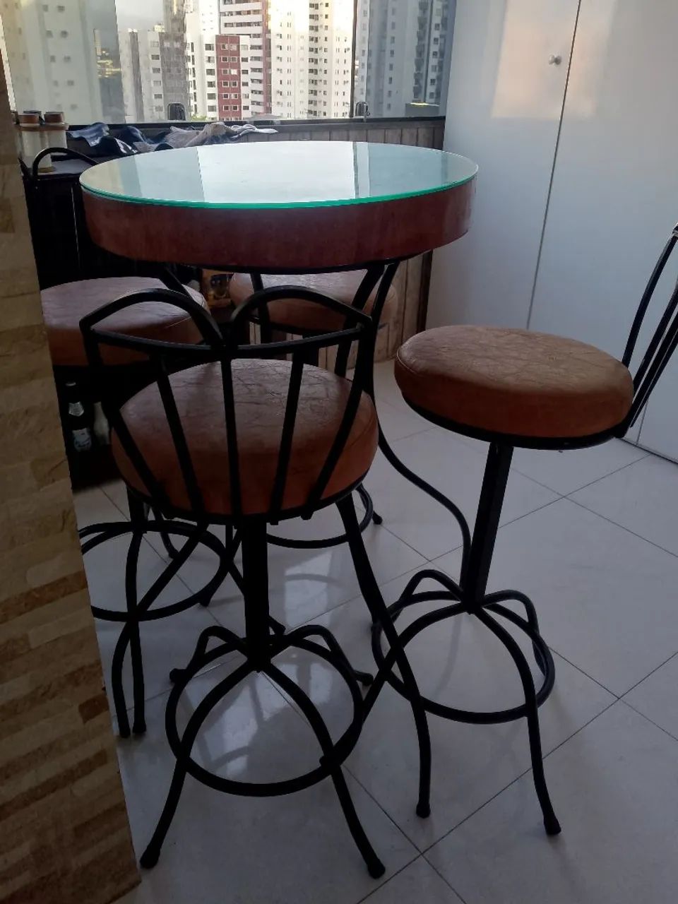Mesa Bistrô com Tampo em Madeira Maciça + 4 Cadeiras - Foto 4