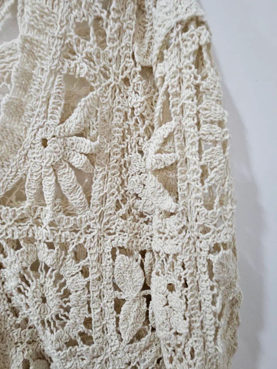 Cardigã em croche na cor Bege Veste P e M - Foto 3