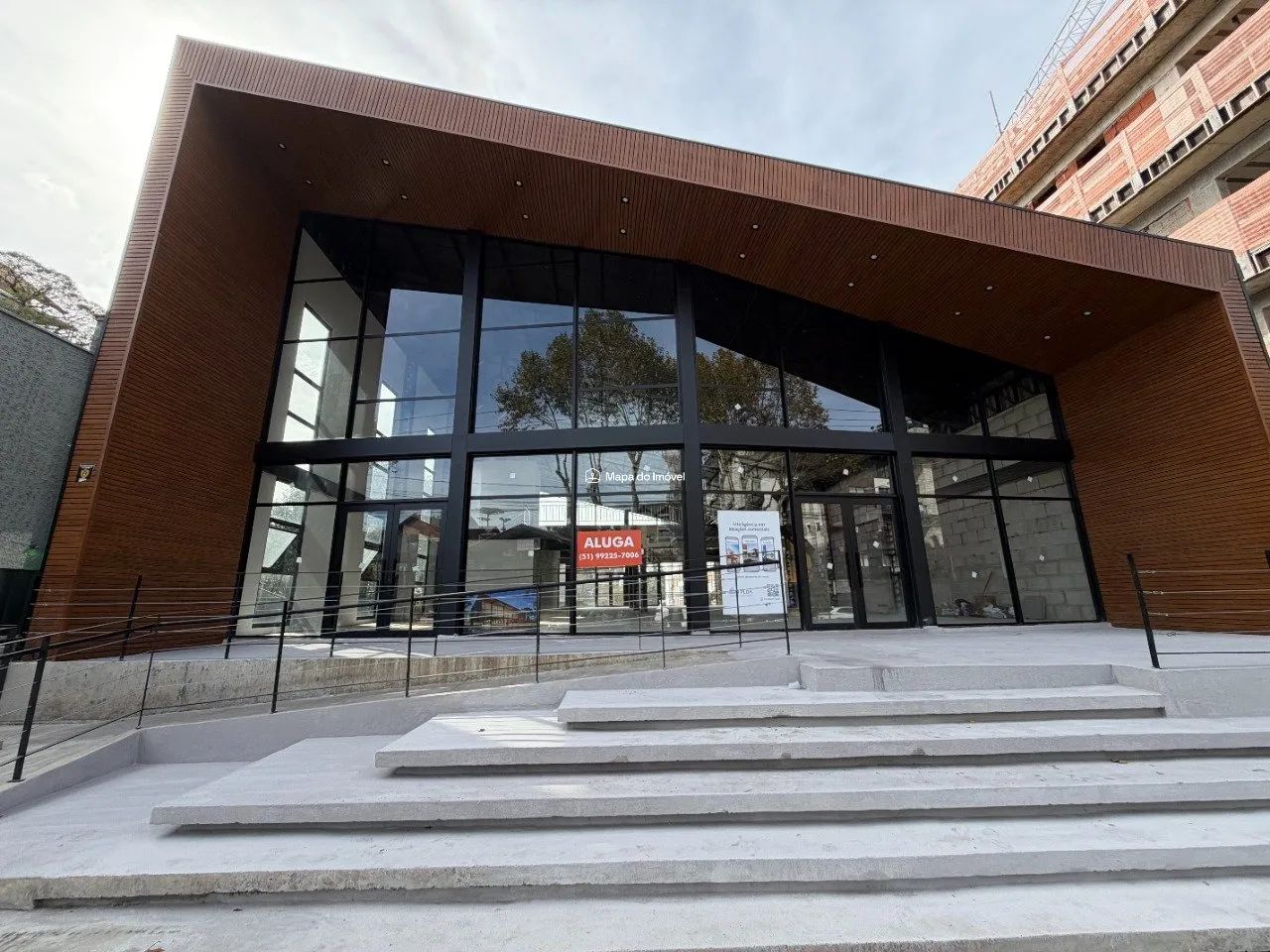 Prédio comercial com 1.157m² no centro de Canela!