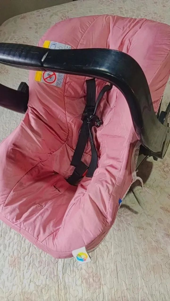 Vendo carrinho de bebê em bom estado e bebê conforto  - Foto 3