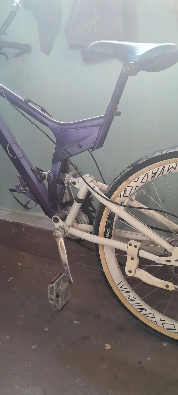 Bicicleta com suspensão dupla
