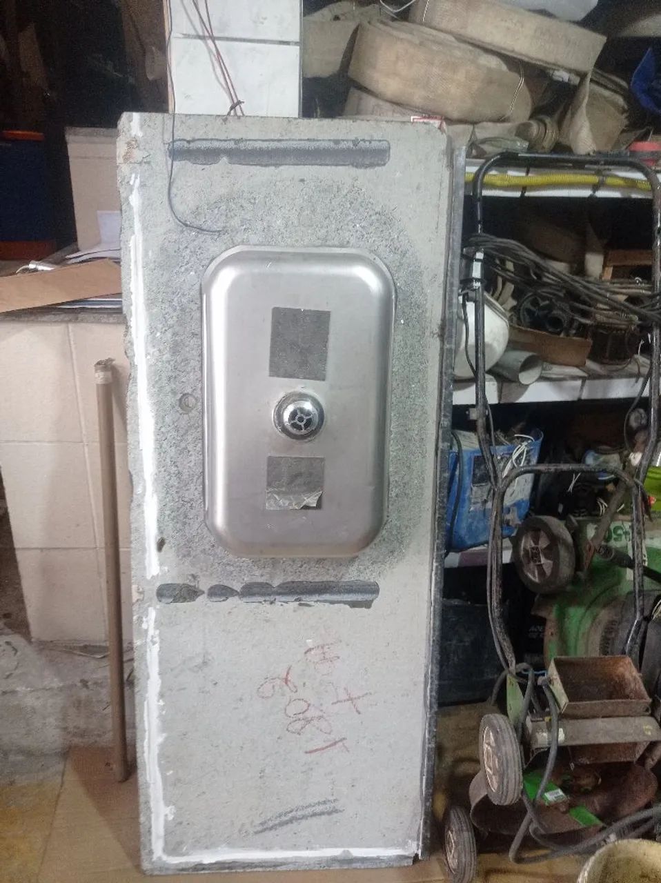 Vendo pia com bancada comprimento da bancada 61/5de largura e 67 de comprimento e a pia  - Foto 4